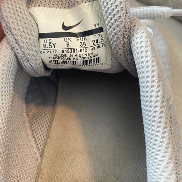 nike running shoes - Picture 4 of 4